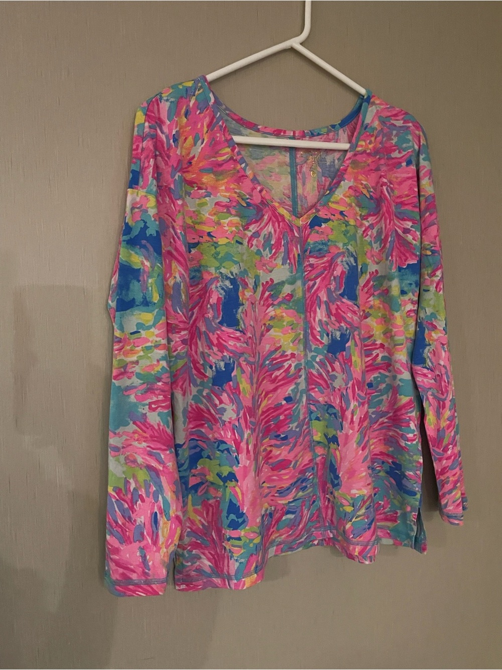 Lilly Pulitzer Luxletic medium multi v neck long sleeve loose fit top